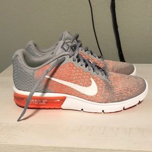 Women’s Nike Air Max Shoes (barely worn!!)
